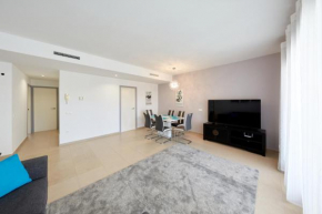 Luxurious Newly Renovated 2 Bedroom Condo by the Beach
